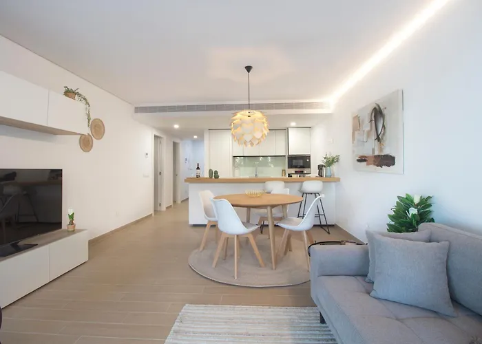 Sea View Apartment Near The Beach